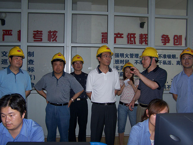 2007年6月21日，張家港市市長王翔到集團核心企業華昌化工合成主控室參觀
