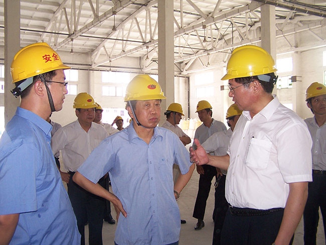 2009年7月20日，張家港市委書記黃欽來我公司進行高溫慰問及夏季安全生產檢查