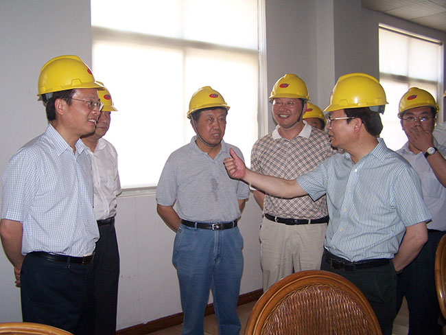 2011年7月29日，蘇州市副市長浦榮皋到集團核心企業華昌化工檢查指導工作