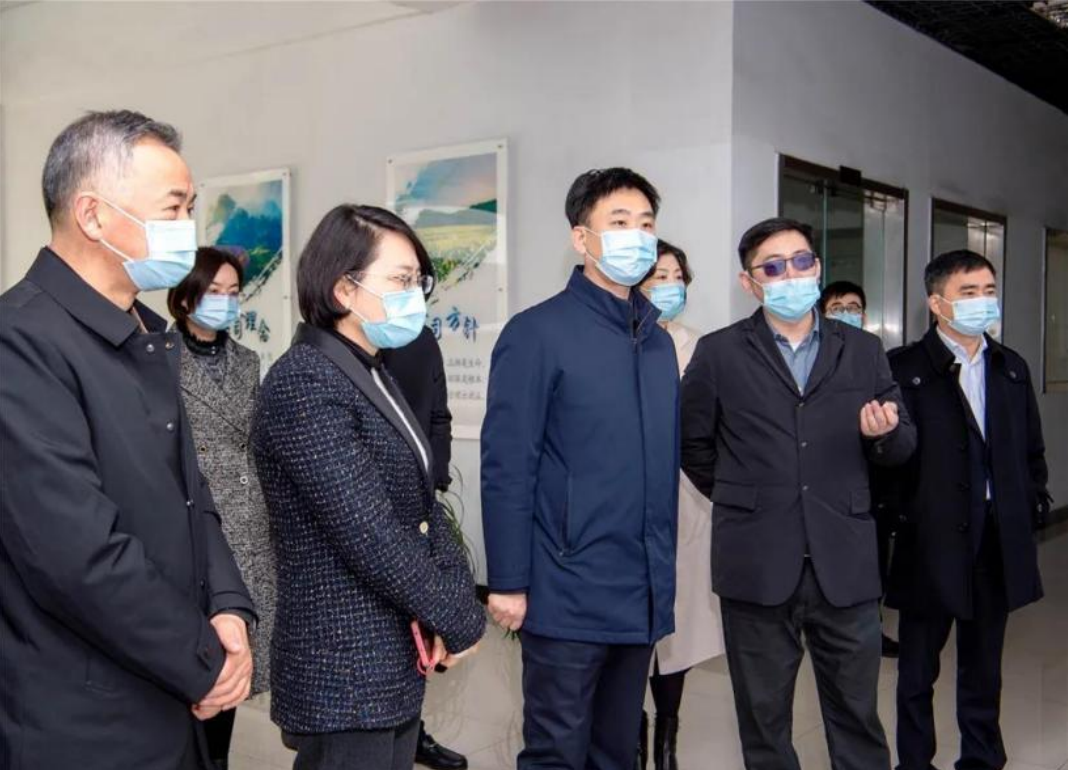 2022年2月9 日上午，市委副書記、市長蔡劍峰一 行來到江蘇七洲綠色化 工股份有限公司